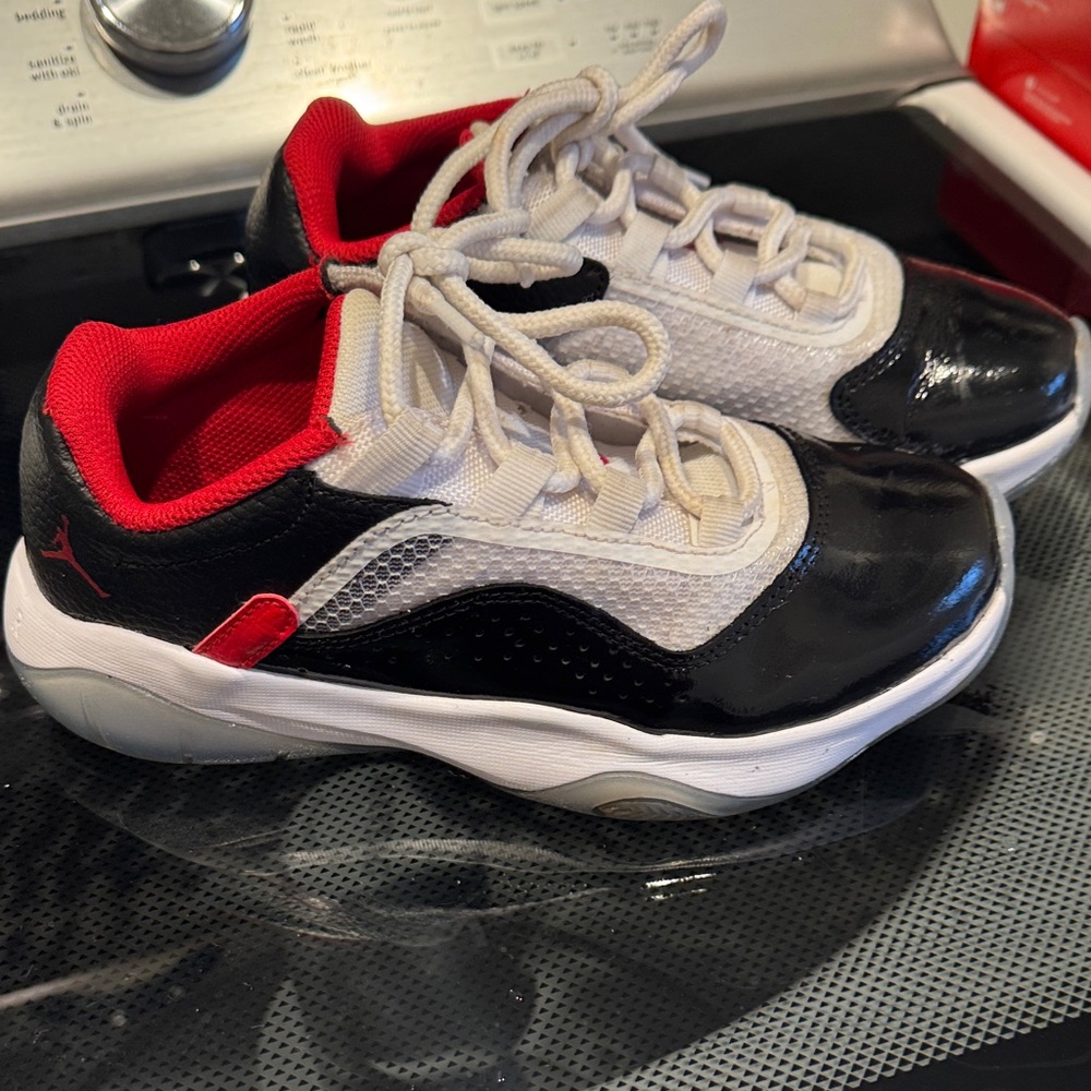 Nike Air Jordan 11 Size 3.5 Big boy
